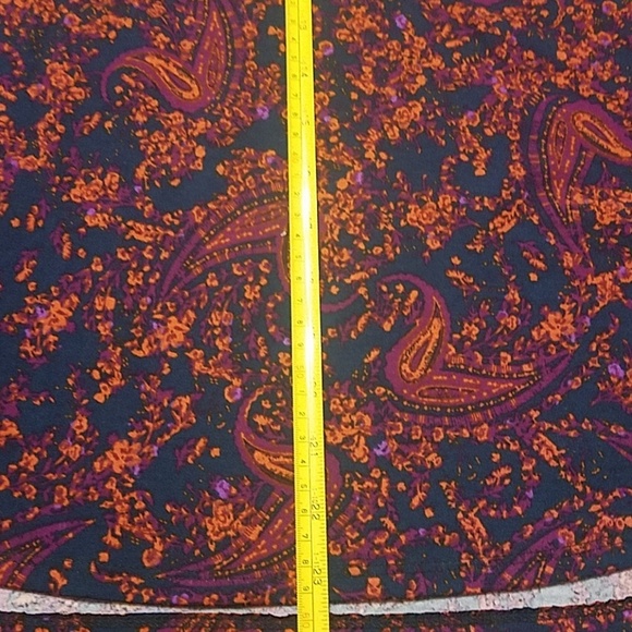 👸👕 LuLaRoe NWOT Paisley print Top - Picture 5 of 5